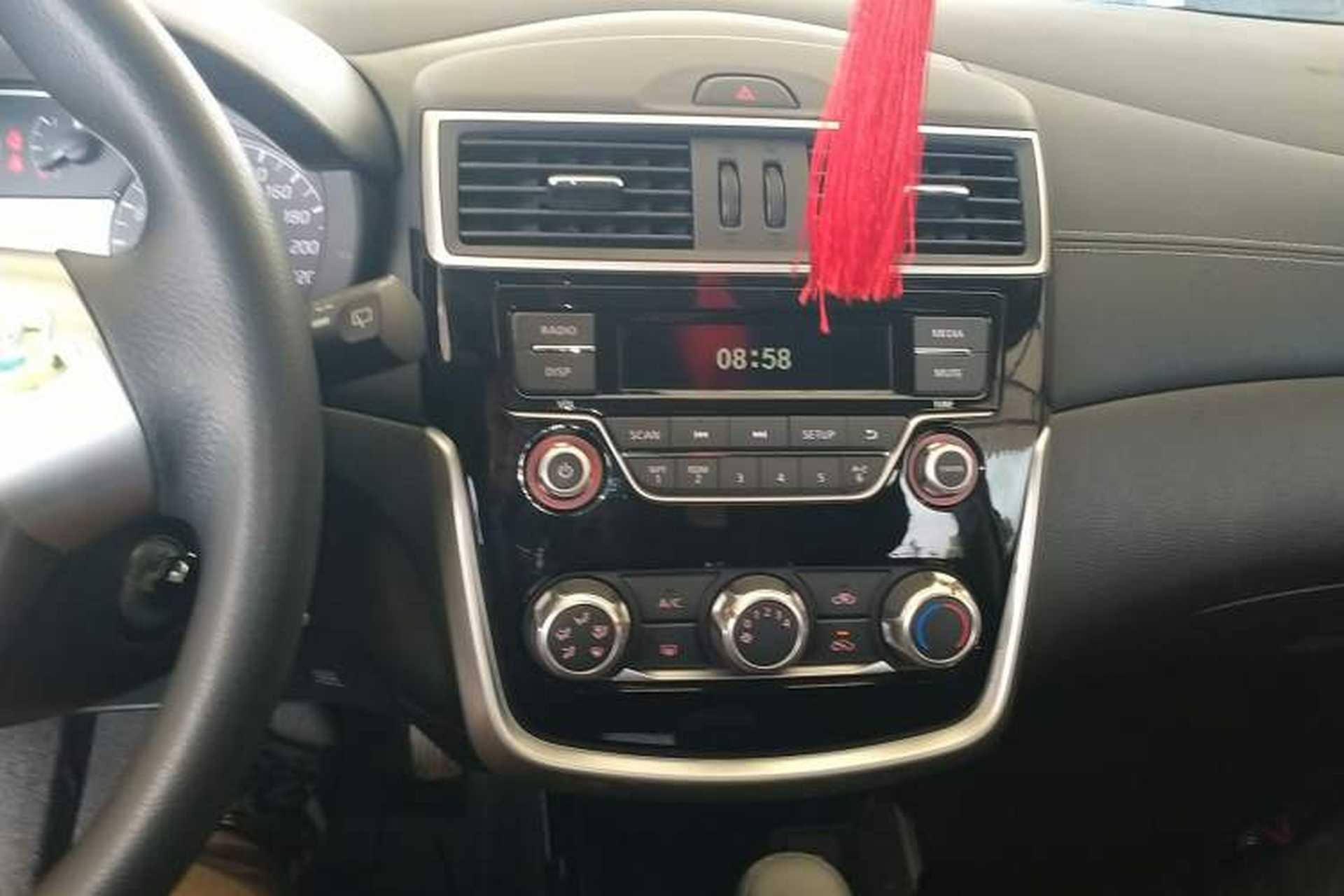 Used Nissan Tiida 2019 1.6L CVT Cool Edition China VI Standard Audio And AC Panel