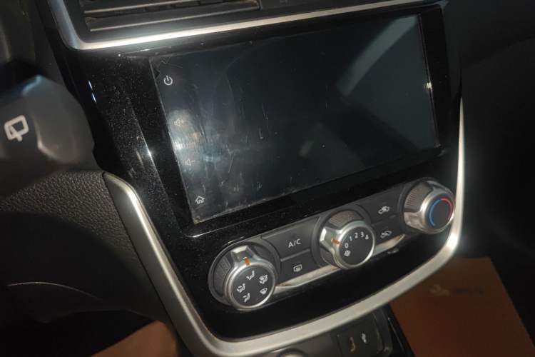 Used Nissan Tiida 2019 1.6L CVT Smart Enjoyment Version China VI Standard Audio And AC Panel