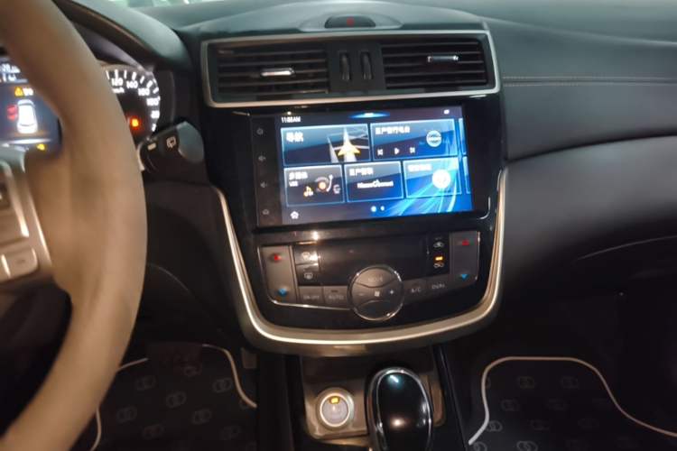 Used Nissan Tiida 2019 1.6L CVT ZhiZun Edition China VI standard Audio And AC Panel