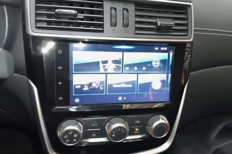 Used Nissan Tiida 2019 1.6L CVT Smart Drive Version China VI Standard Audio And AC Panel