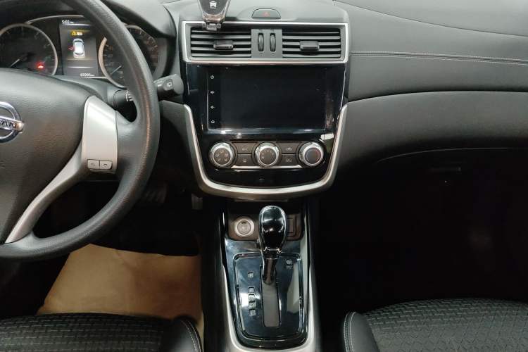 Used Nissan Tiida 2019 1.6L CVT Smart Drive Version China VI Standard Audio And AC Panel