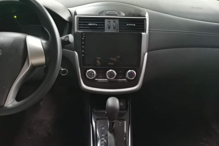 Used Nissan Tiida 2019 1.6L CVT Cool Edition China VI Standard Audio And AC Panel