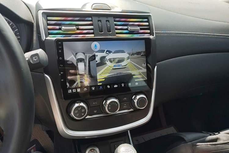 Used Nissan Tiida 2019 1.6L CVT Smart Drive Version China VI Standard Audio And AC Panel