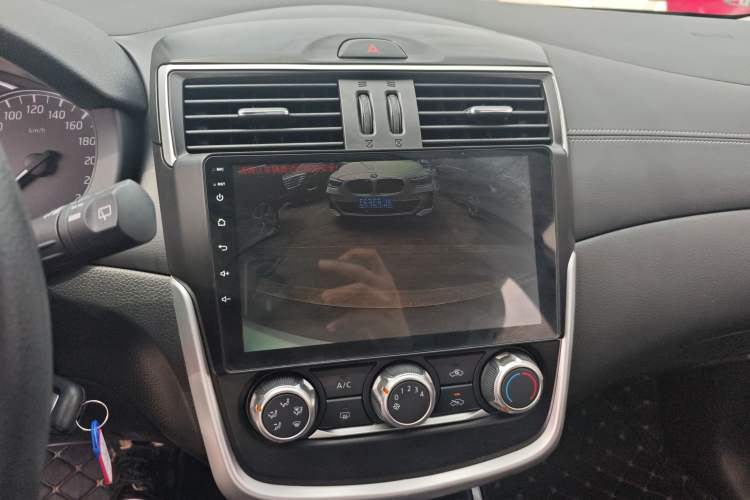 Used Nissan Tiida 2019 1.6L CVT Cool Edition China VI Standard Audio And AC Panel