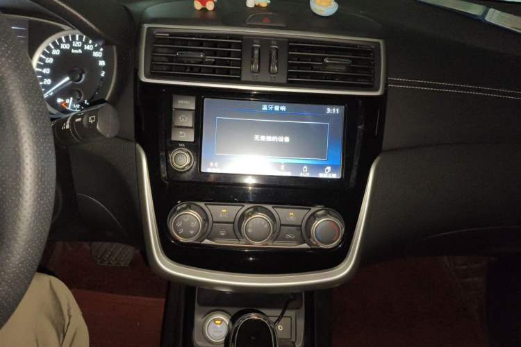 Used Nissan Tiida 2019 1.6L CVT Smart Drive Version China V Standard Audio And AC Panel