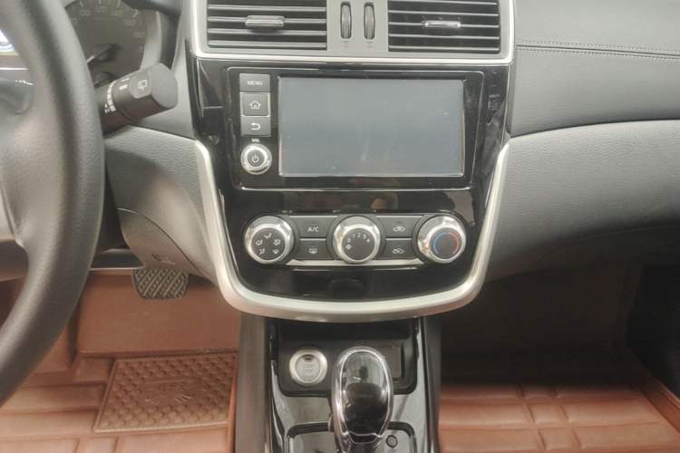 Used Nissan Tiida 2019 1.6L CVT Smart Drive Version China VI Standard Audio And AC Panel