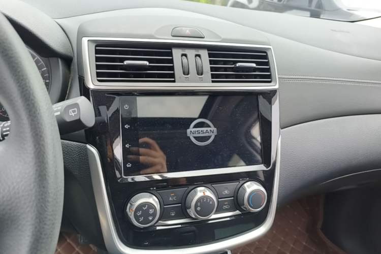 Used Nissan Tiida 2019 1.6L CVT Smart Drive Version China VI Standard Audio And AC Panel