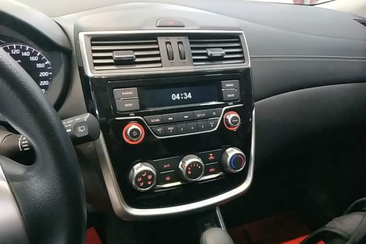 Used Nissan Tiida 2019 1.6L CVT Cool Edition China VI Standard Audio And AC Panel