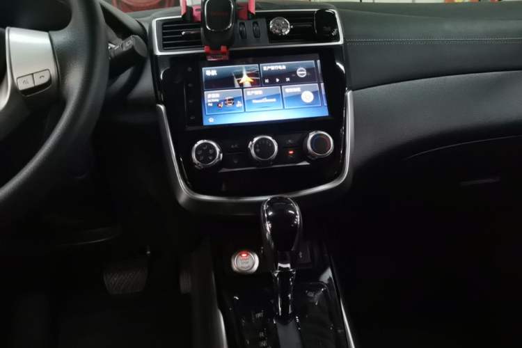 Used Nissan Tiida 2019 1.6L CVT Smart Enjoyment Version China VI Standard Audio And AC Panel