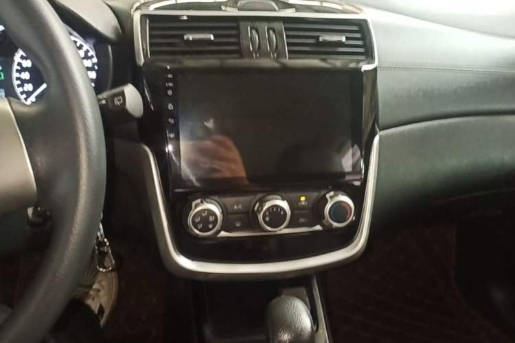 Used Nissan Tiida 2019 1.6L CVT Cool Edition China VI Standard Audio And AC Panel