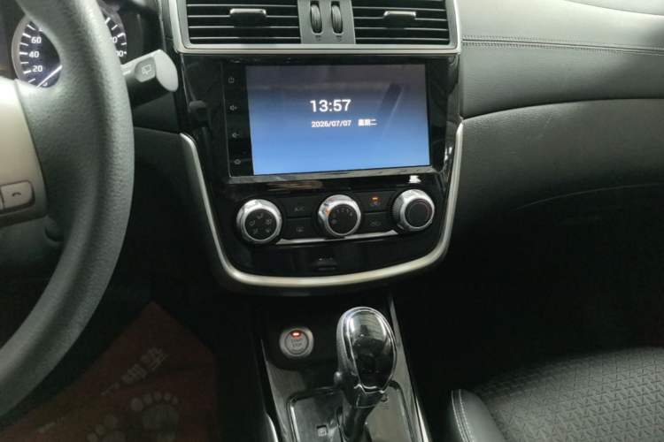 Used Nissan Tiida 2019 1.6L CVT Smart Drive Version China VI Standard Audio And AC Panel
