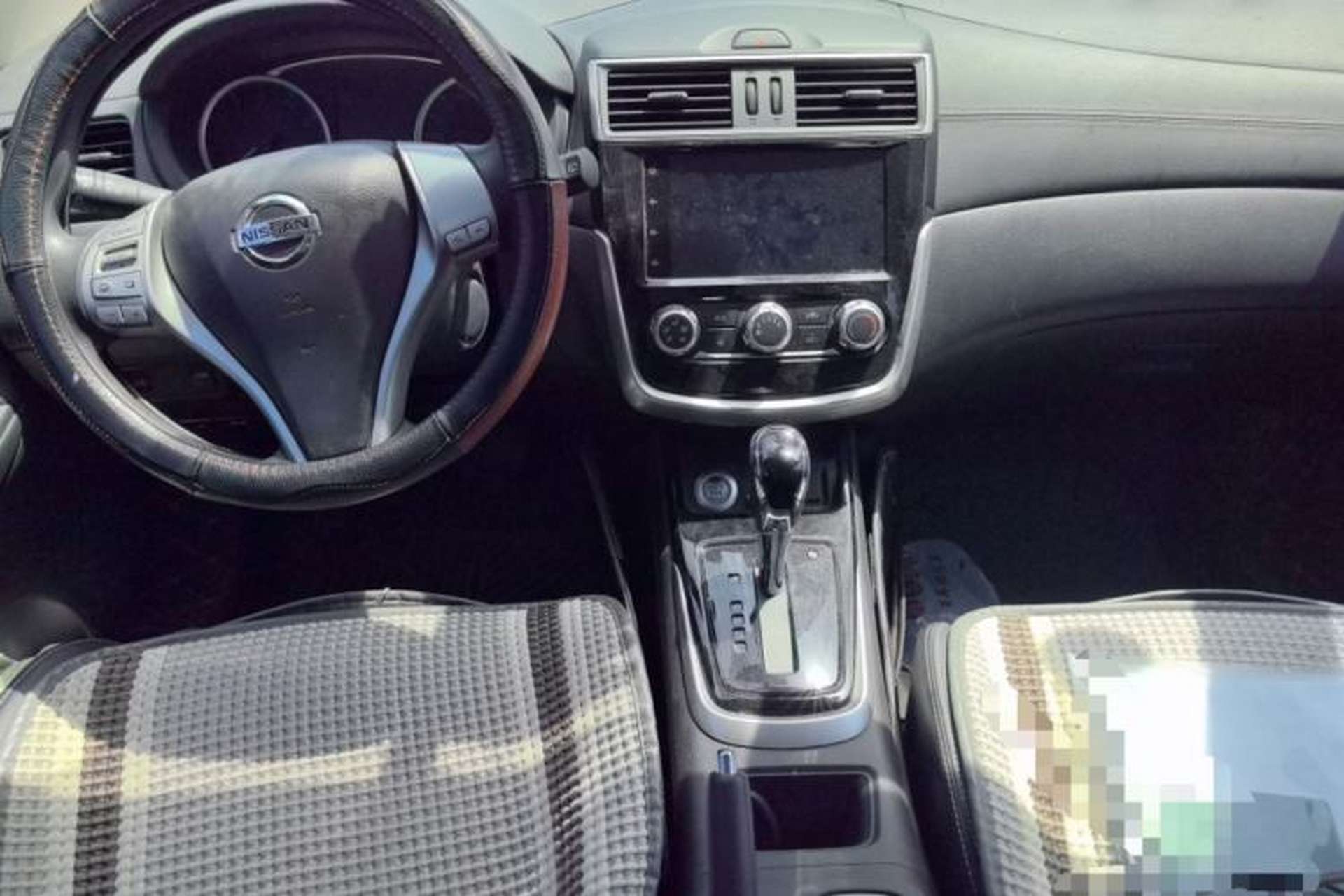 Used Nissan Tiida 2019 1.6L CVT Smart Drive Version China VI Standard Center Console