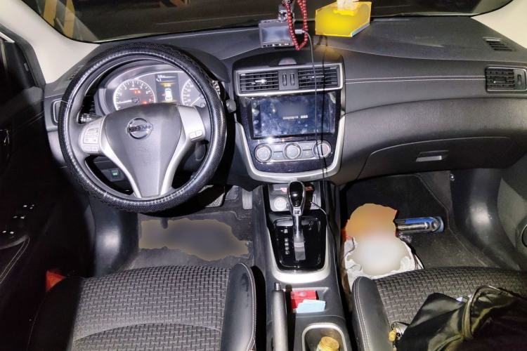Used Nissan Tiida 2019 1.6L CVT Smart Enjoyment Version China VI Standard Center Console
