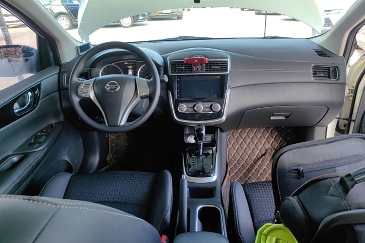 Used Nissan Tiida 2019 1.6L CVT Smart Drive Version China VI Standard Center Console
