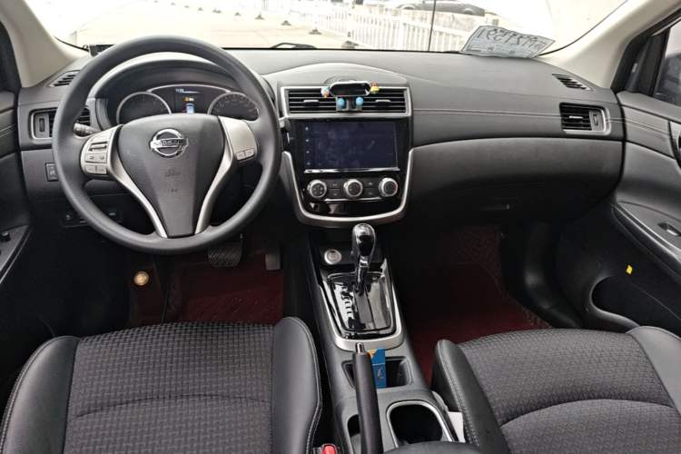 Used Nissan Tiida 2019 1.6L CVT Smart Drive Version China VI Standard Center Console
