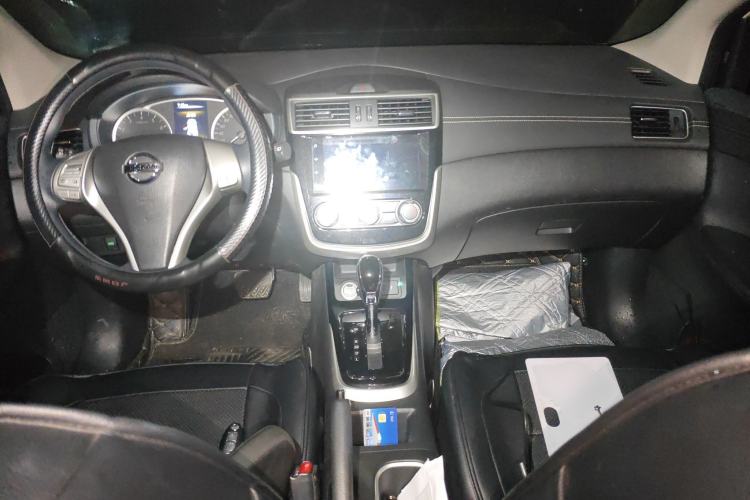 Used Nissan Tiida 2019 1.6L CVT Smart Drive Version China VI Standard Center Console