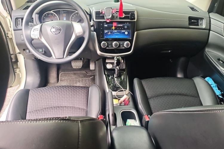Used Nissan Tiida 2019 1.6L CVT Smart Drive Version China VI Standard Center Console