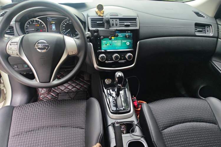 Used Nissan Tiida 2019 1.6L CVT Smart Drive Version China VI Standard Center Console