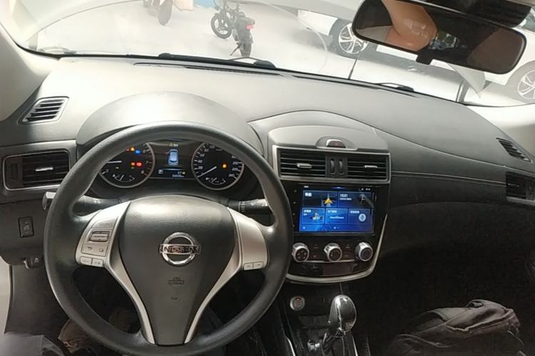 Used Nissan Tiida 2019 1.6L CVT Smart Drive Version China VI Standard Center Console