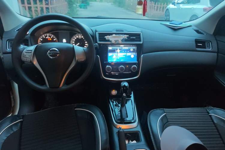 Used Nissan Tiida 2019 1.6L CVT Smart Drive Version China VI Standard Center Console