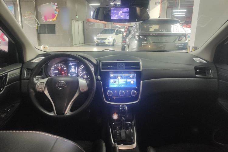 Used Nissan Tiida 2019 1.6L CVT Smart Drive Version China VI Standard Center Console