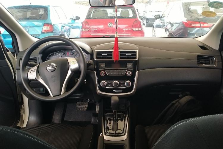 Used Nissan Tiida 2019 1.6L CVT Cool Edition China VI Standard Center Console