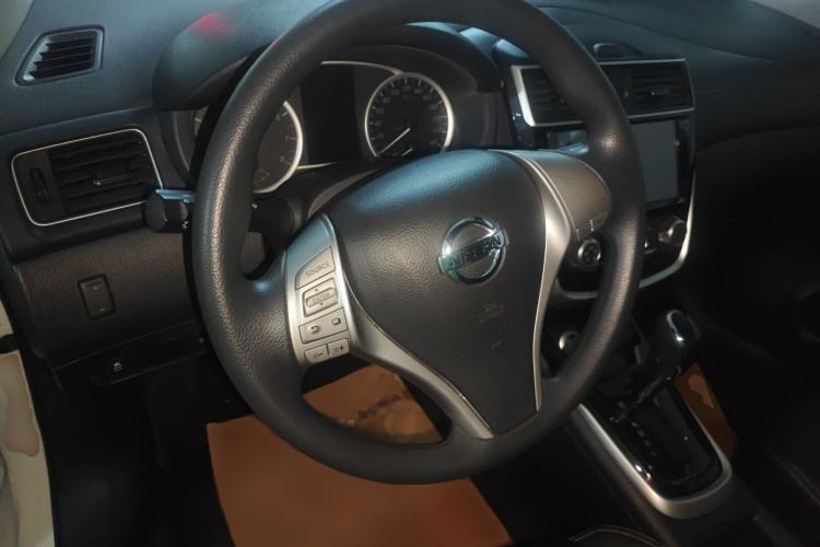 Used Nissan Tiida 2019 1.6L CVT Smart Enjoyment Version China VI Standard Center Console