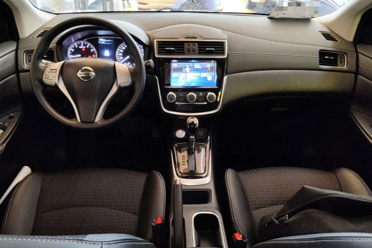 Used Nissan Tiida 2019 1.6L CVT Smart Drive Version China VI Standard Center Console