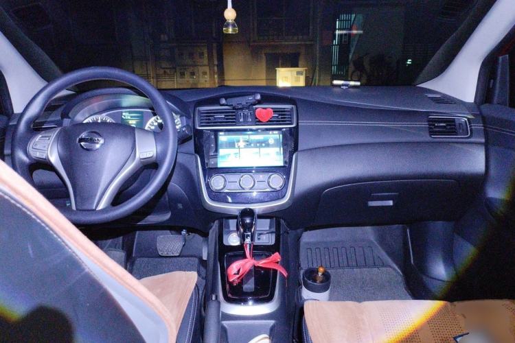 Used Nissan Tiida 2019 1.6L CVT Smart Drive Version China VI Standard Center Console