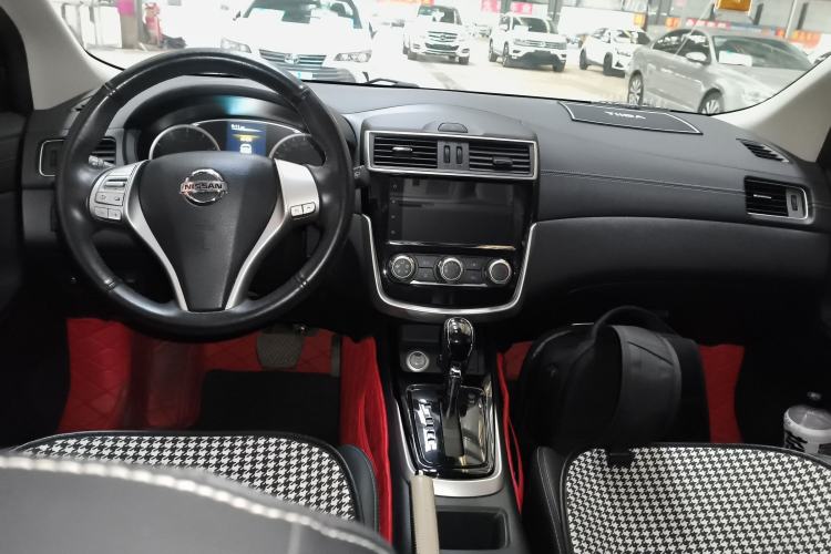 Used Nissan Tiida 2019 1.6L CVT Smart Drive Version China VI Standard Center Console