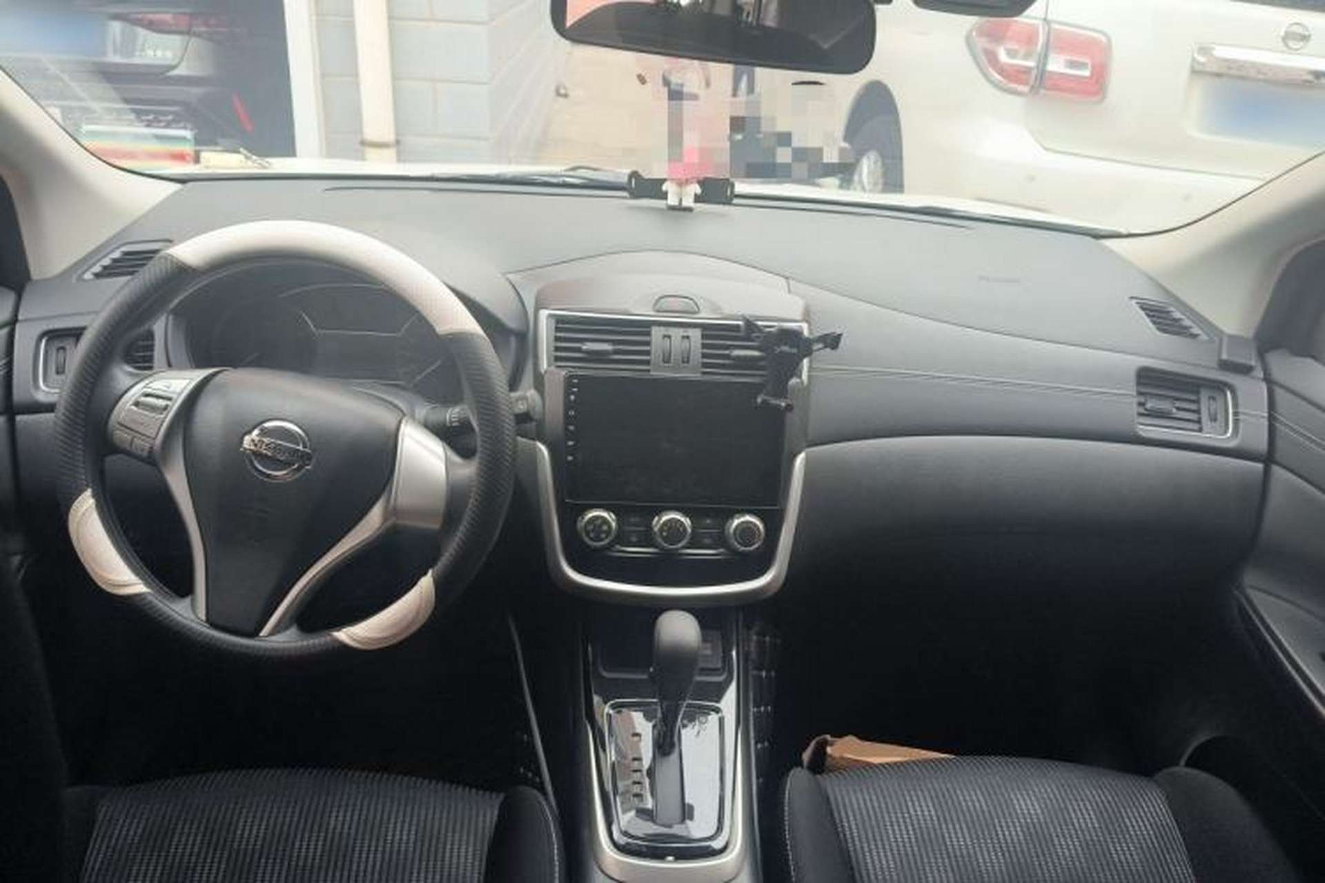 Used Nissan Tiida 2019 1.6L CVT Cool Edition China VI Standard Center Console