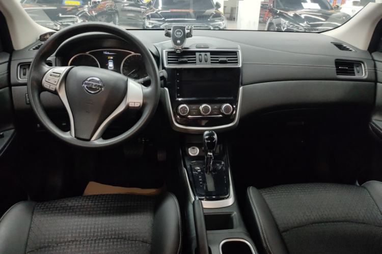Used Nissan Tiida 2019 1.6L CVT Smart Drive Version China VI Standard Center Console