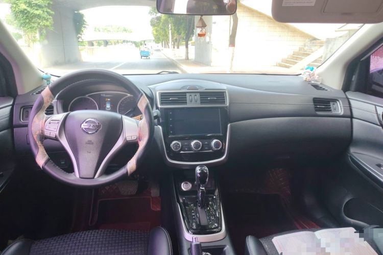 Used Nissan Tiida 2019 1.6L CVT Smart Drive Version China VI Standard Center Console