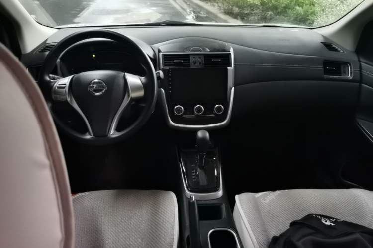 Used Nissan Tiida 2019 1.6L CVT Cool Edition China VI Standard Center Console