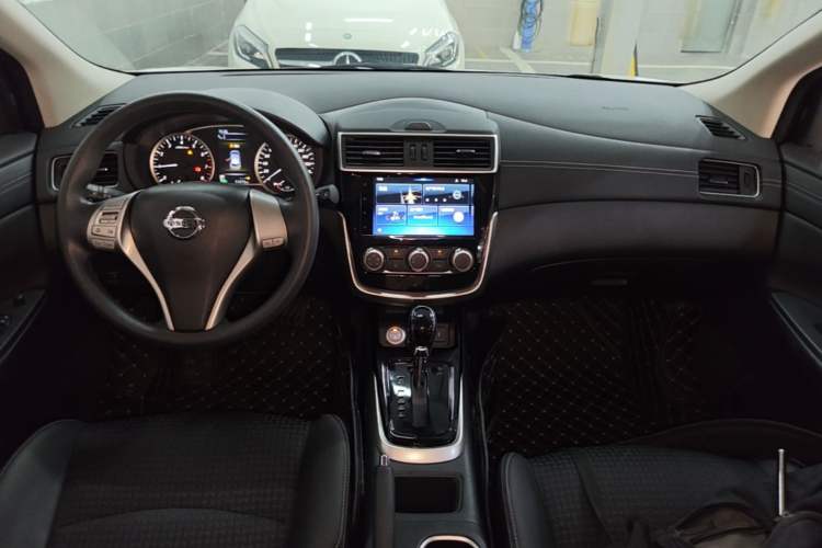 Used Nissan Tiida 2019 1.6L CVT Smart Drive Version China VI Standard Center Console