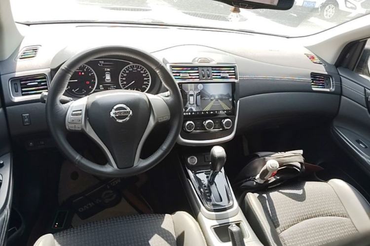 Used Nissan Tiida 2019 1.6L CVT Smart Drive Version China VI Standard Center Console