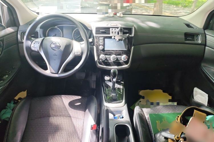 Used Nissan Tiida 2019 1.6L CVT Smart Drive Version China VI Standard Center Console