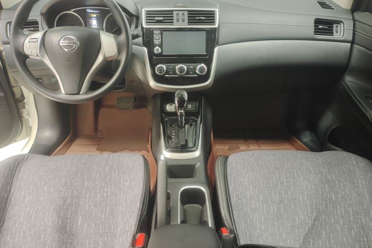 Used Nissan Tiida 2019 1.6L CVT Smart Drive Version China VI Standard Center Console