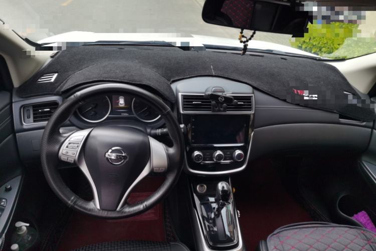 Used Nissan Tiida 2019 1.6L CVT Smart Drive Version China VI Standard Center Console