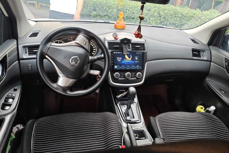 Used Nissan Tiida 2019 1.6L CVT Cool Edition China VI Standard Center Console