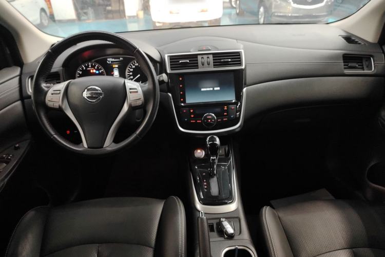 Used Nissan Tiida 2019 1.6L CVT ZhiZun Edition China VI standard Center Console