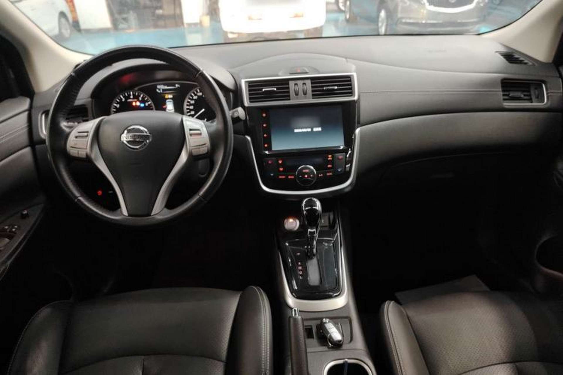 Used Nissan Tiida 2019 1.6L CVT ZhiZun Edition China VI standard Center Console