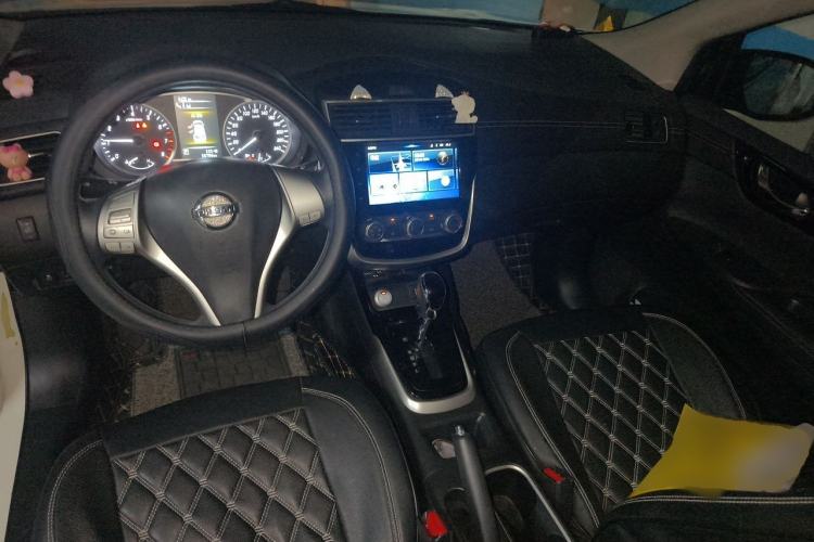 Used Nissan Tiida 2019 1.6L CVT Smart Drive Version China VI Standard Center Console
