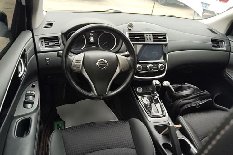 Used Nissan Tiida 2019 1.6L CVT Smart Drive Version China VI Standard Center Console