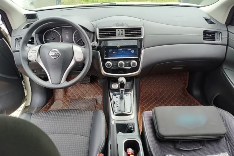 Used Nissan Tiida 2019 1.6L CVT Smart Drive Version China VI Standard Center Console