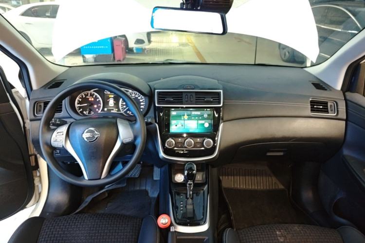 Used Nissan Tiida 2019 1.6L CVT Smart Drive Version China VI Standard Center Console