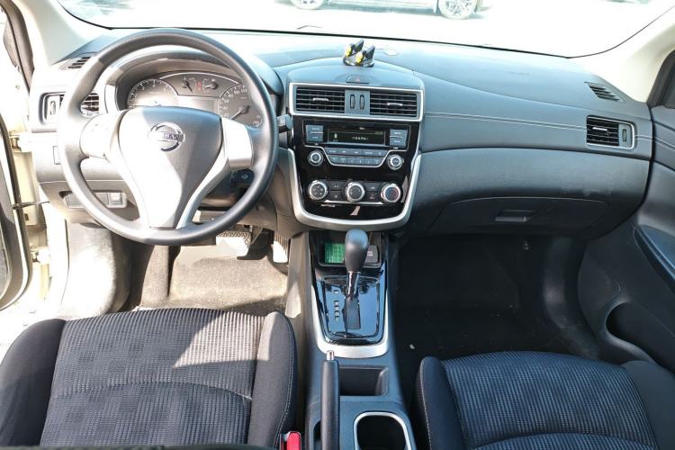 Used Nissan Tiida 2019 1.6L CVT Cool Edition China VI Standard Center Console