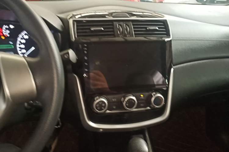 Used Nissan Tiida 2019 1.6L CVT Cool Edition China VI Standard Center Console