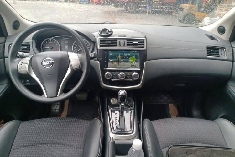 Used Nissan Tiida 2019 1.6L CVT Smart Drive Version China VI Standard Center Console