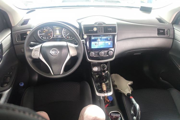 Used Nissan Tiida 2019 1.6L CVT Smart Drive Version China VI Standard Center Console